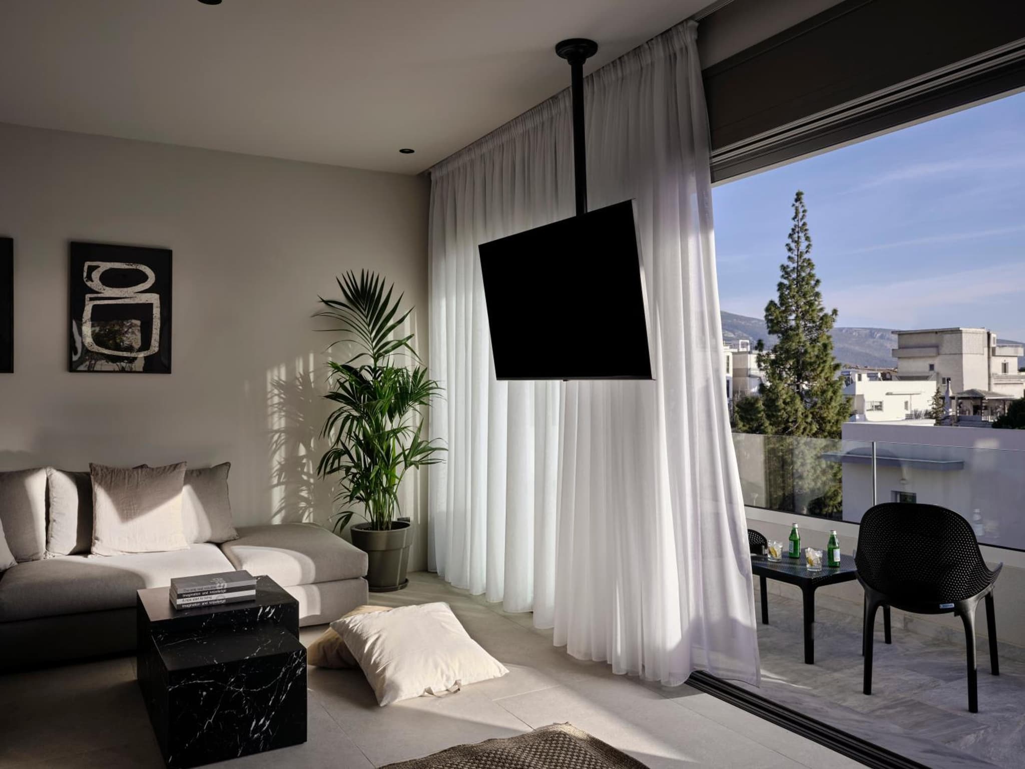Bond Smart Living Suites photo 7