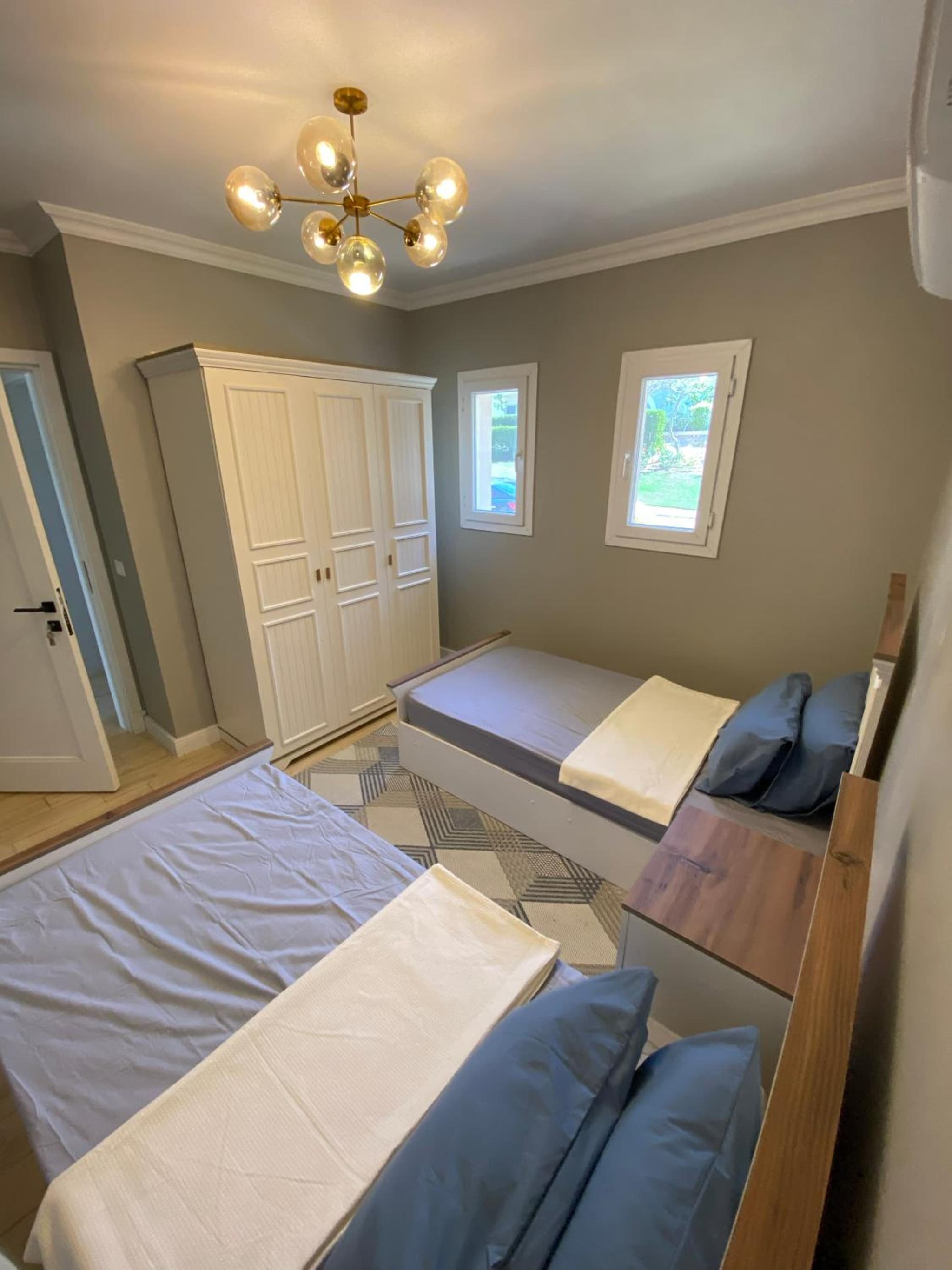 Luxury Beach Living in Mountain View photo 9