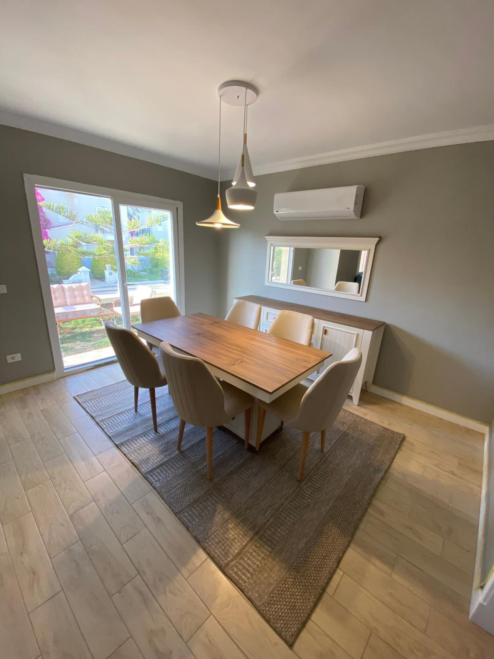 Luxury Beach Living in Mountain View photo 2