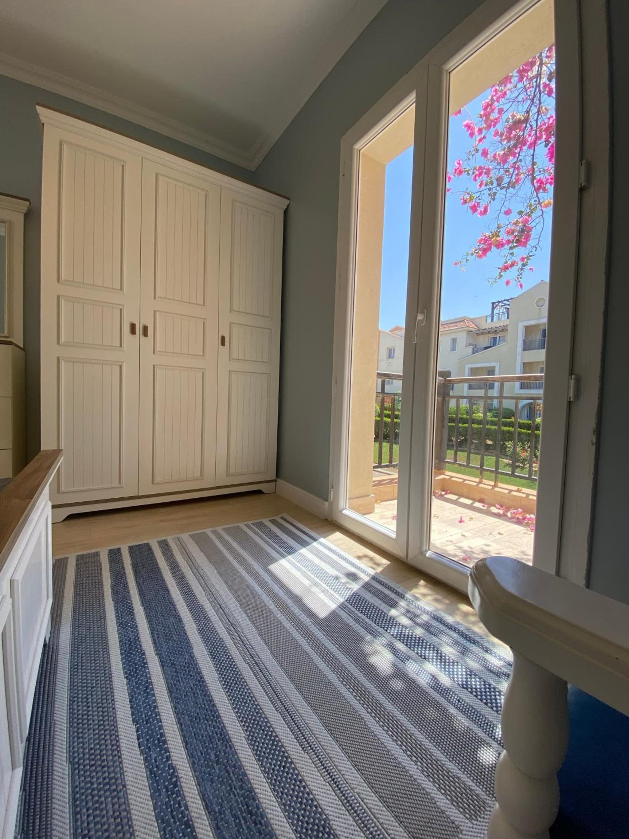 Luxury Beach Living in Mountain View
