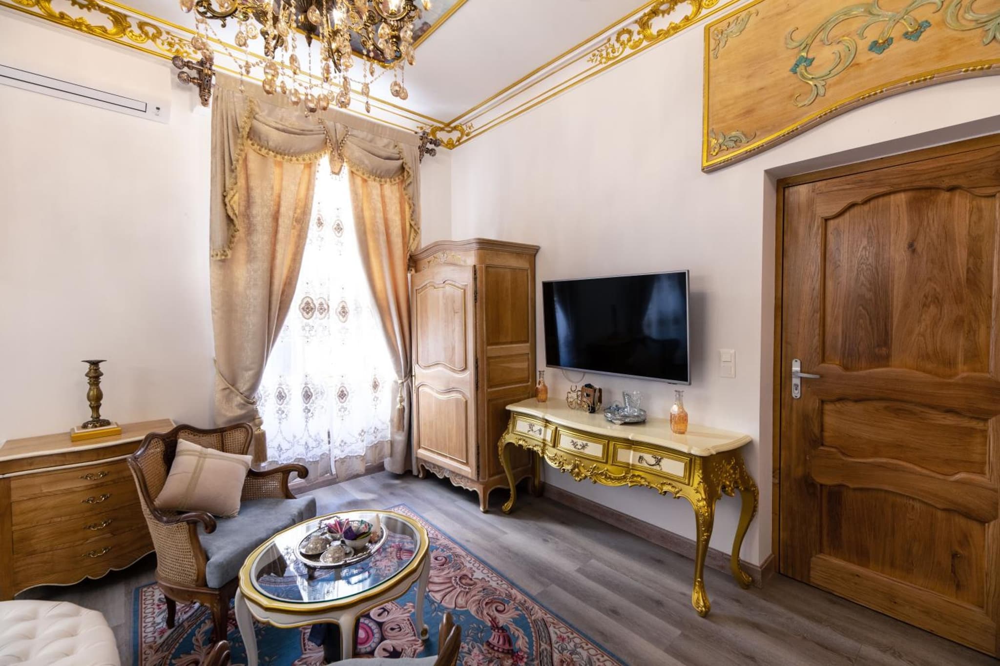 Suite Royale Maison de l'église du couvent photo 6