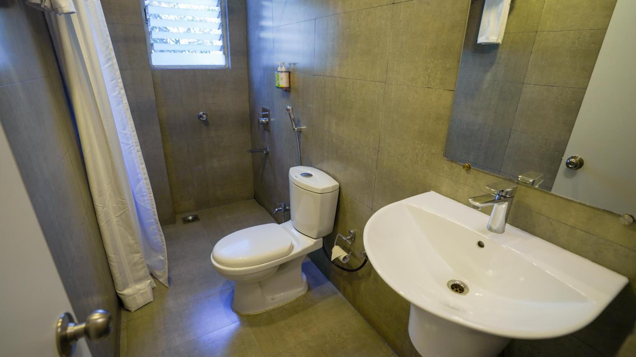 Bloom Hotel - Magarpatta photo 6