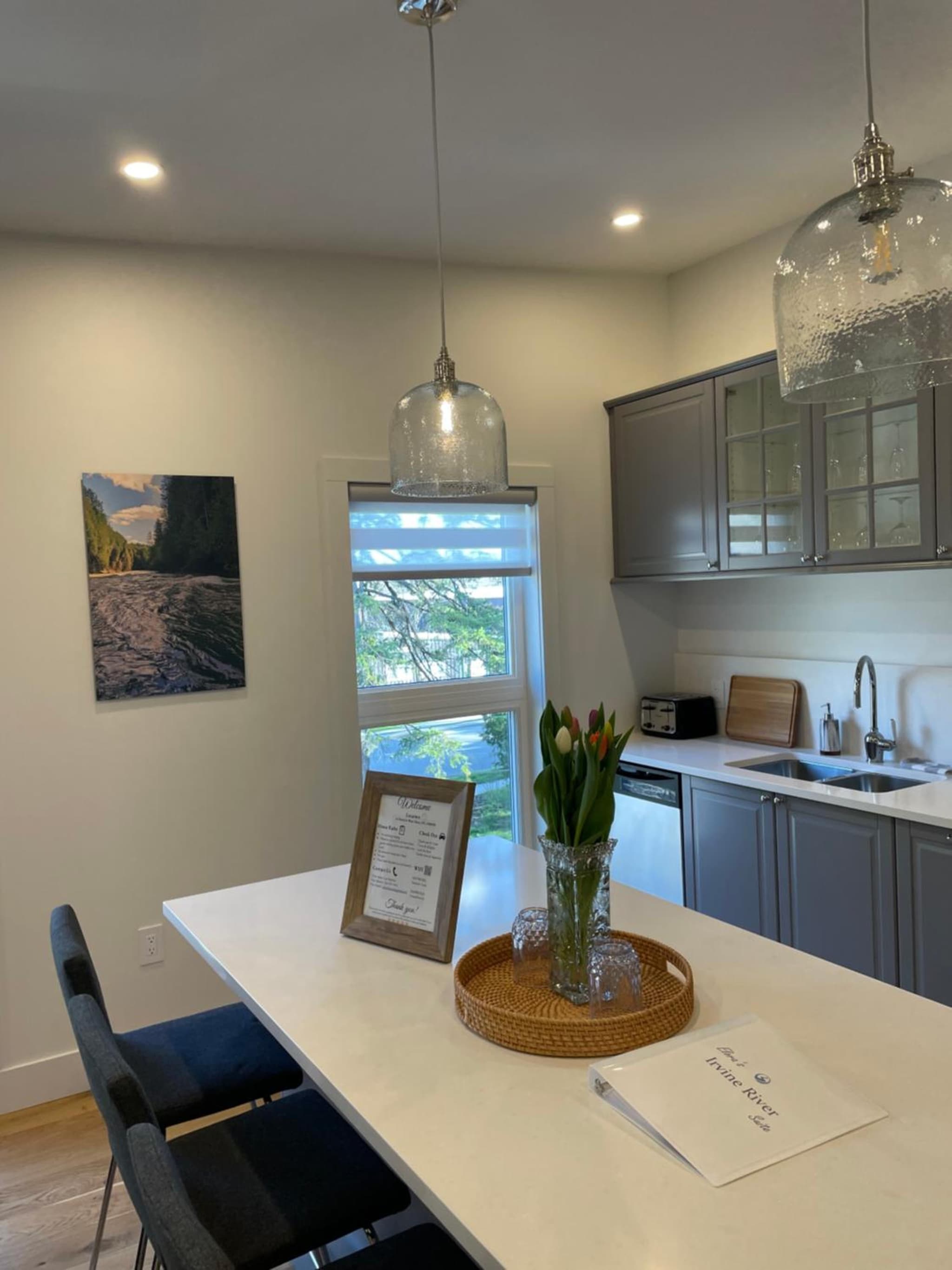 Elora’s Irvine River Suite photo 9