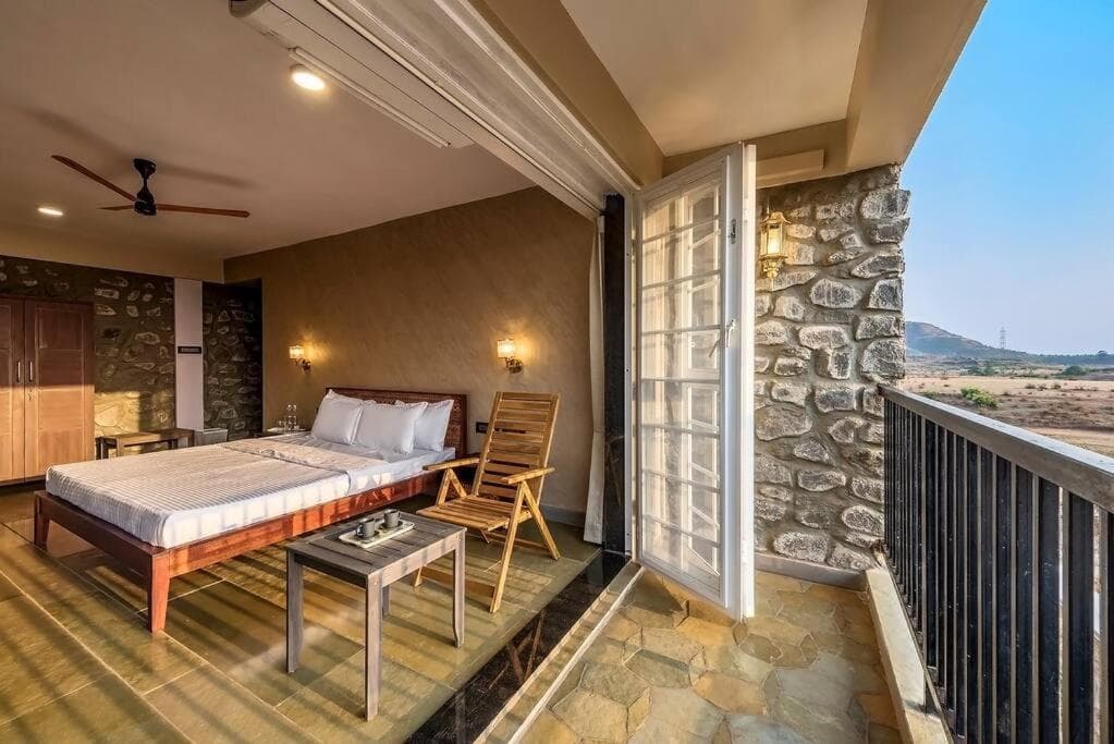 STONE Mansion by Phoenix Stays Igatpuri photo 5