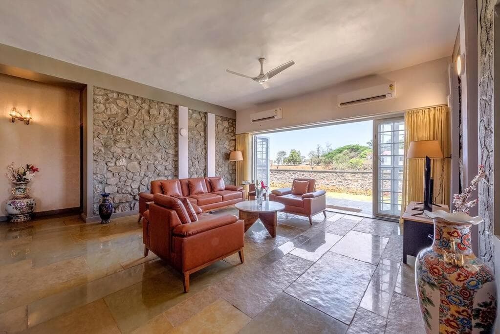 STONE Mansion by Phoenix Stays Igatpuri photo 3