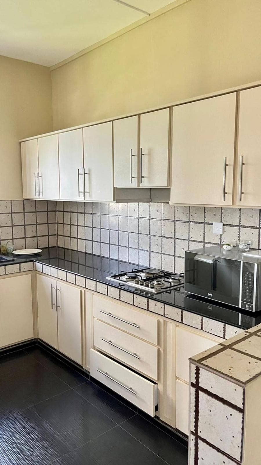 Cozy Apartment with Pool & 10 mins walk to Beach photo 4