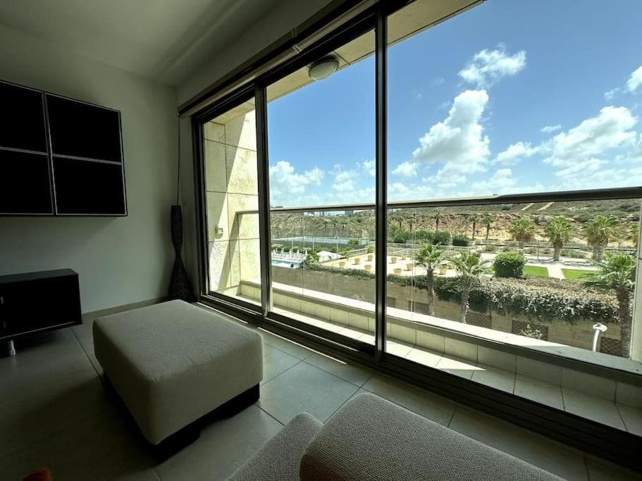 Elegant 1 Bedroom Oasis Marina