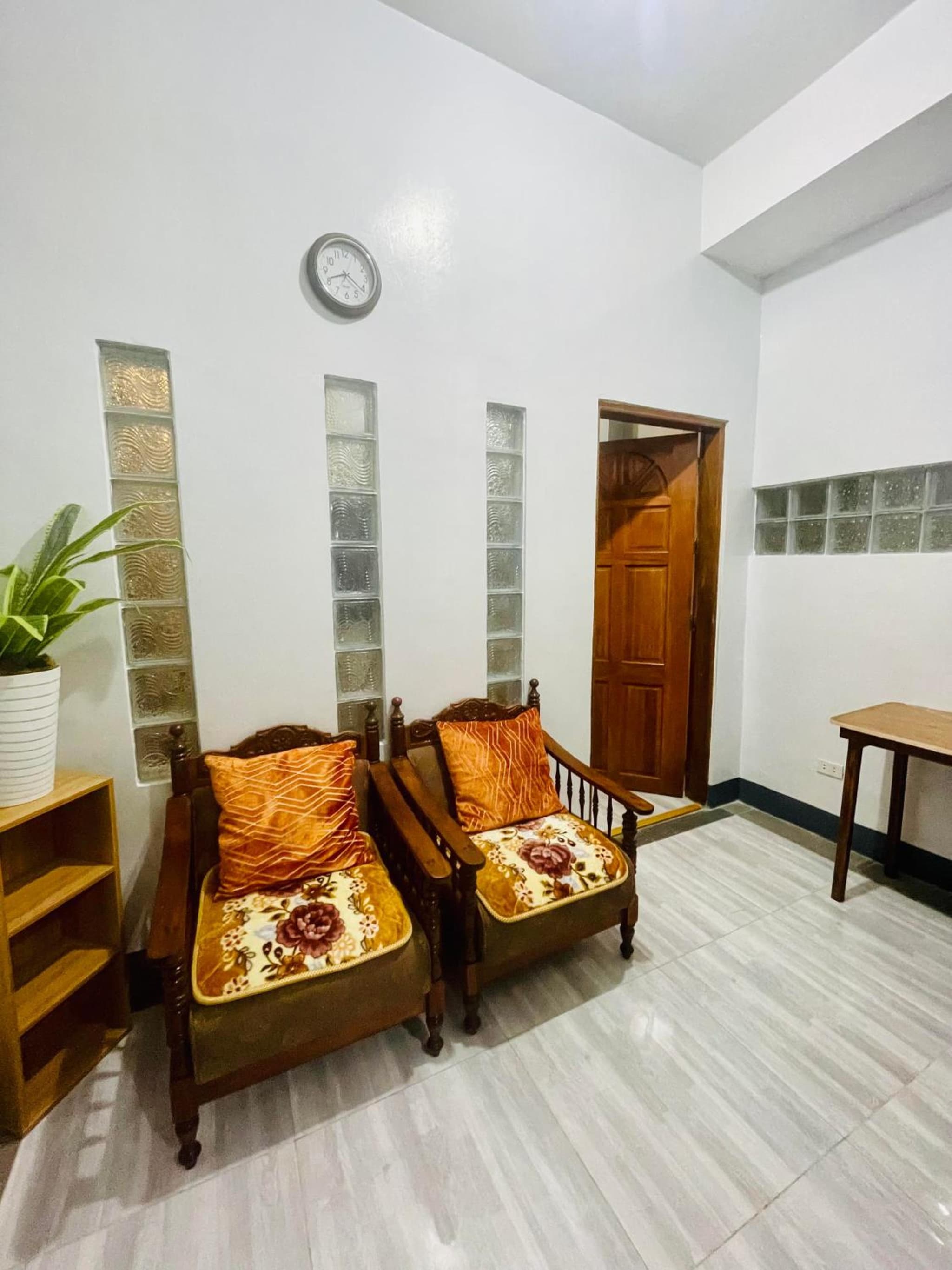 Comfy Unit 1 BR Unit With Living Room at Sonia's Island Stay