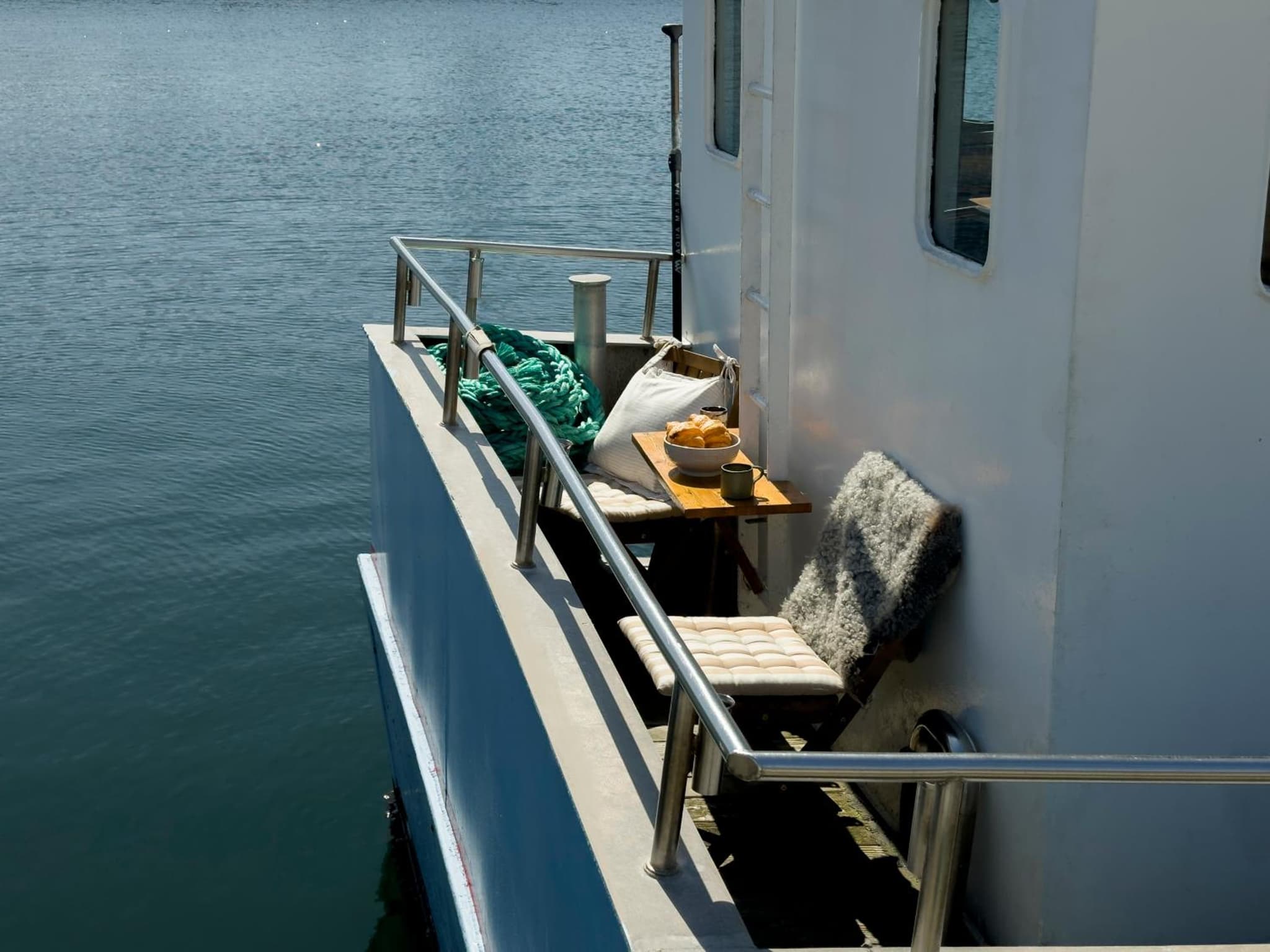 Varra Water - Unique Boat Accomodation - Bornholm - Fjælstavn