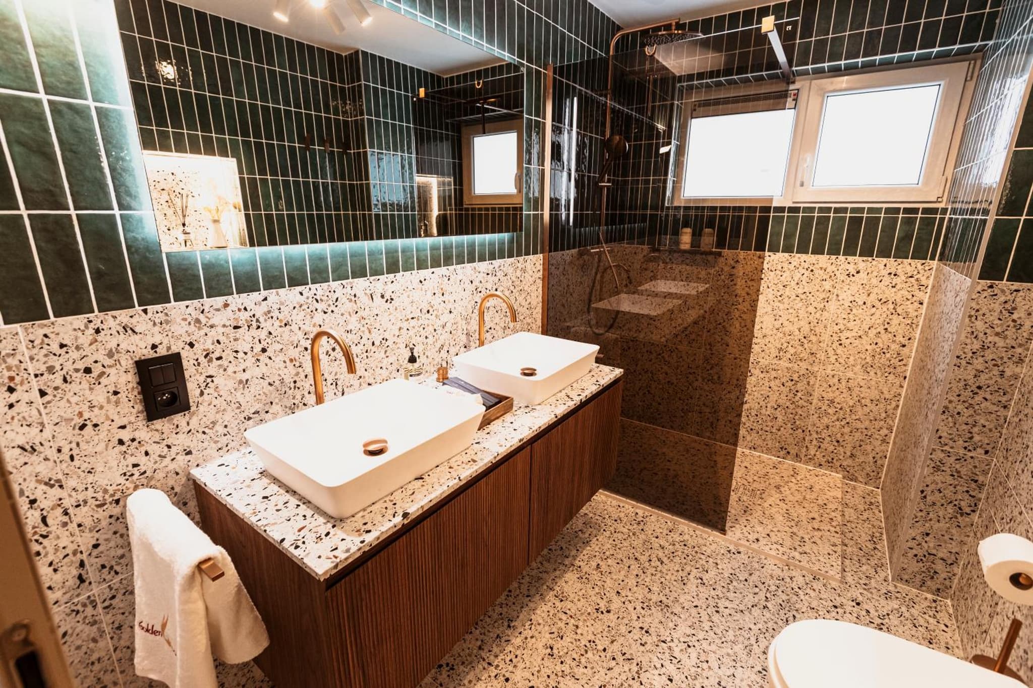 Golden Dove Luxury Apartment photo 5