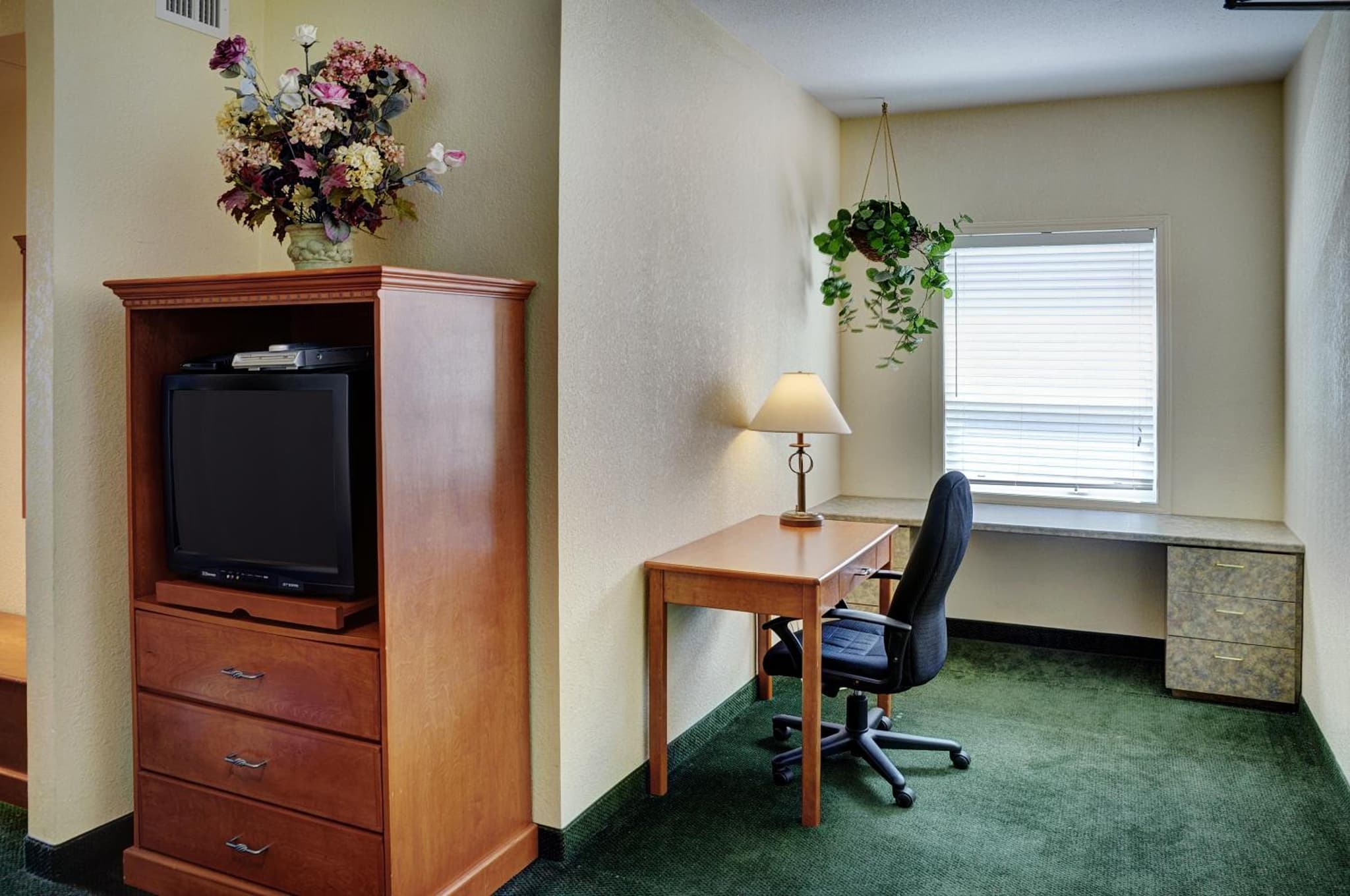 Lakeview Inns & Suites - Okotoks photo 5
