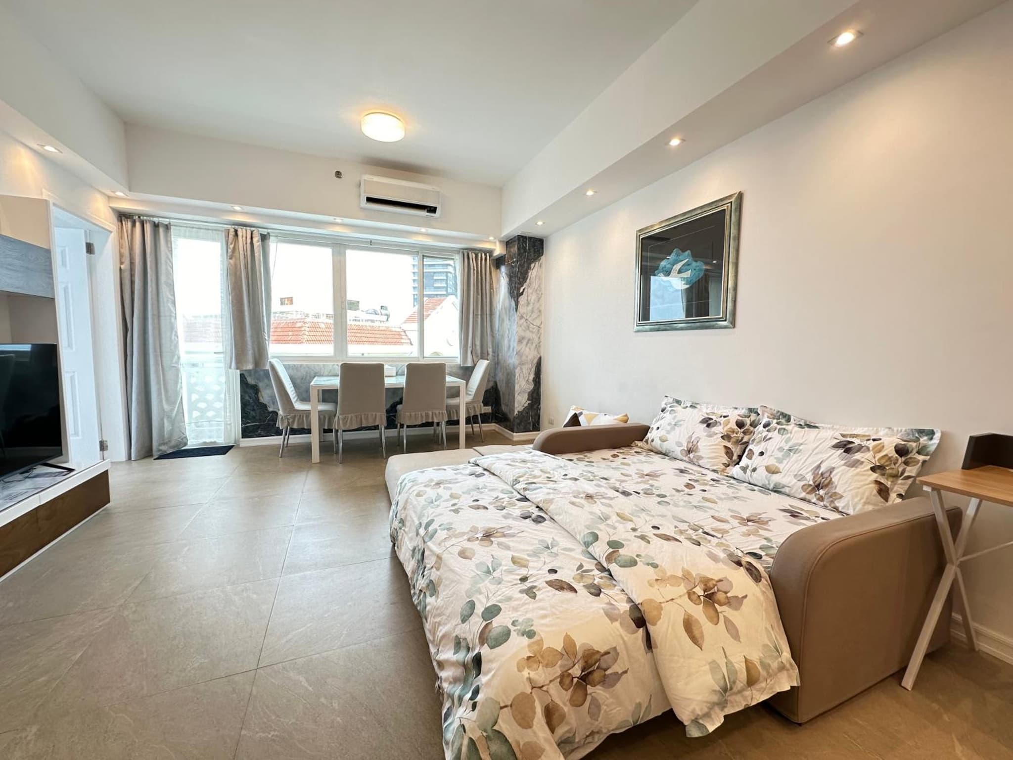 La Mirada Residences Sea-view Suites photo 5