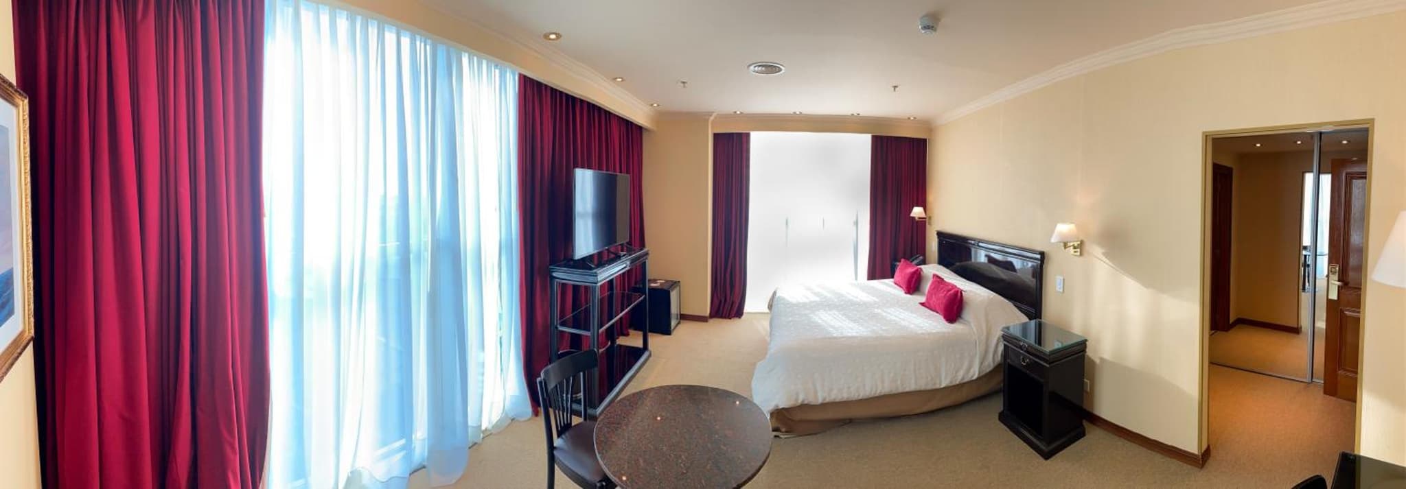 Status Hotel photo 2
