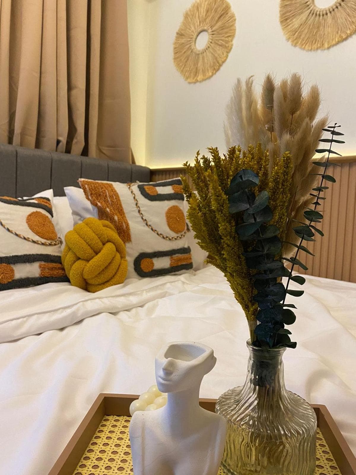Cozy Vibes near MOA & NAIA AIRPORT with NETFLIX,MINIVIDEOKE,BOARDGAMES-DUXE3