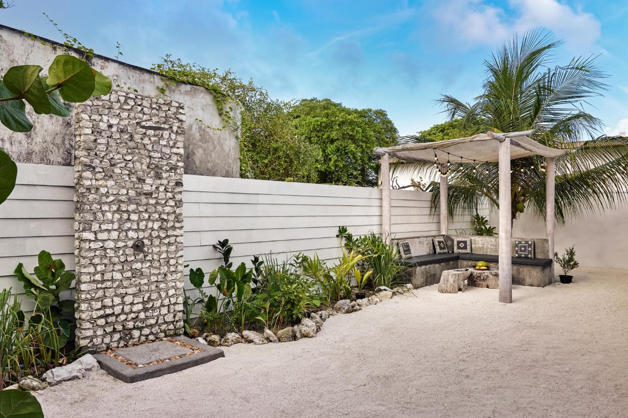 Cove Fehendhoo photo 2
