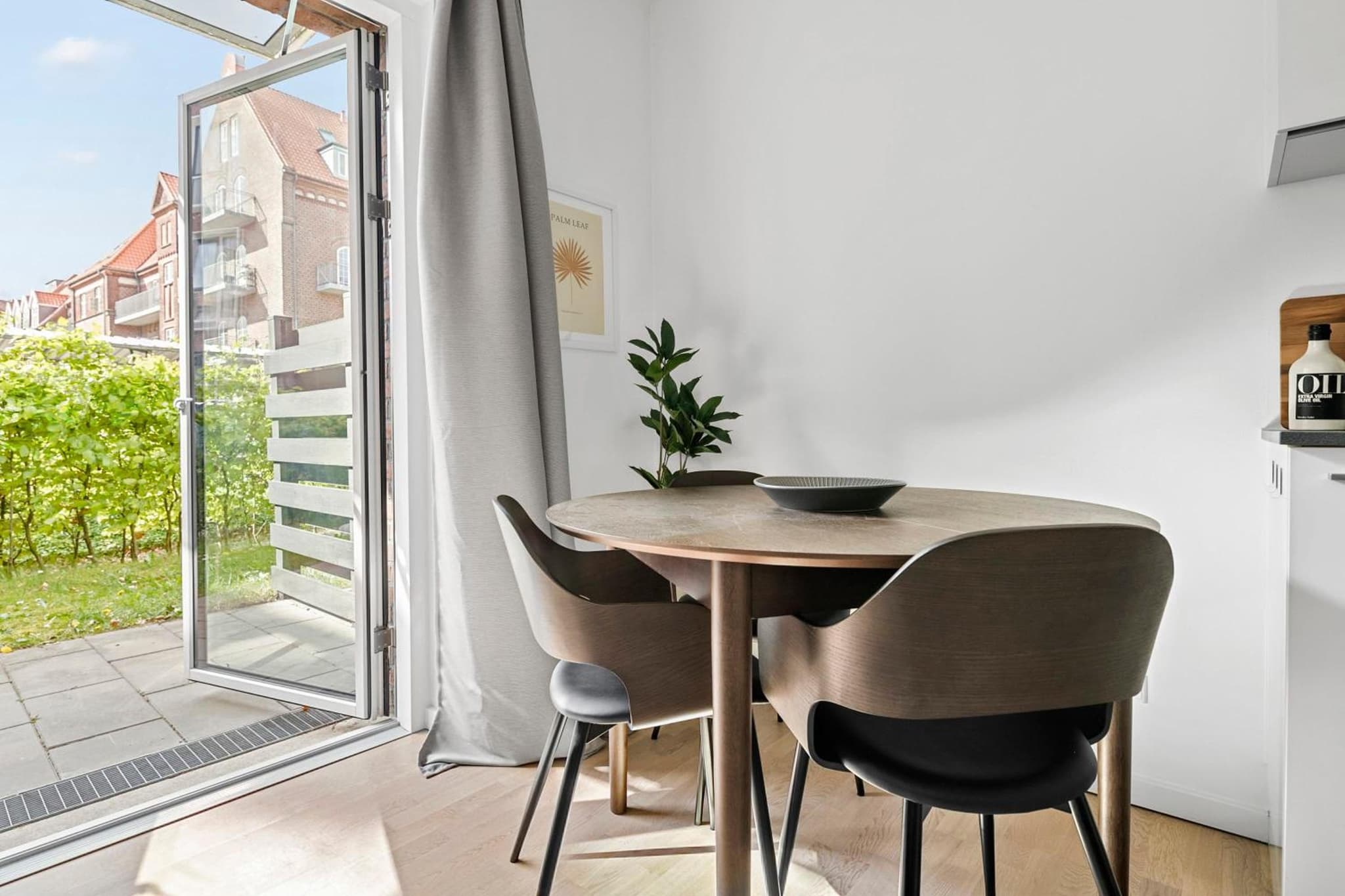 Peaceful studio apartment photo 3