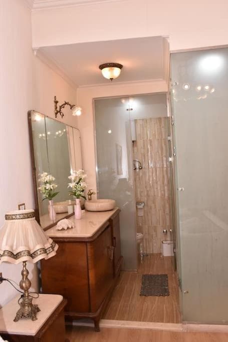Stylish 2BR Apt in Downtown - Royal 2 photo 8