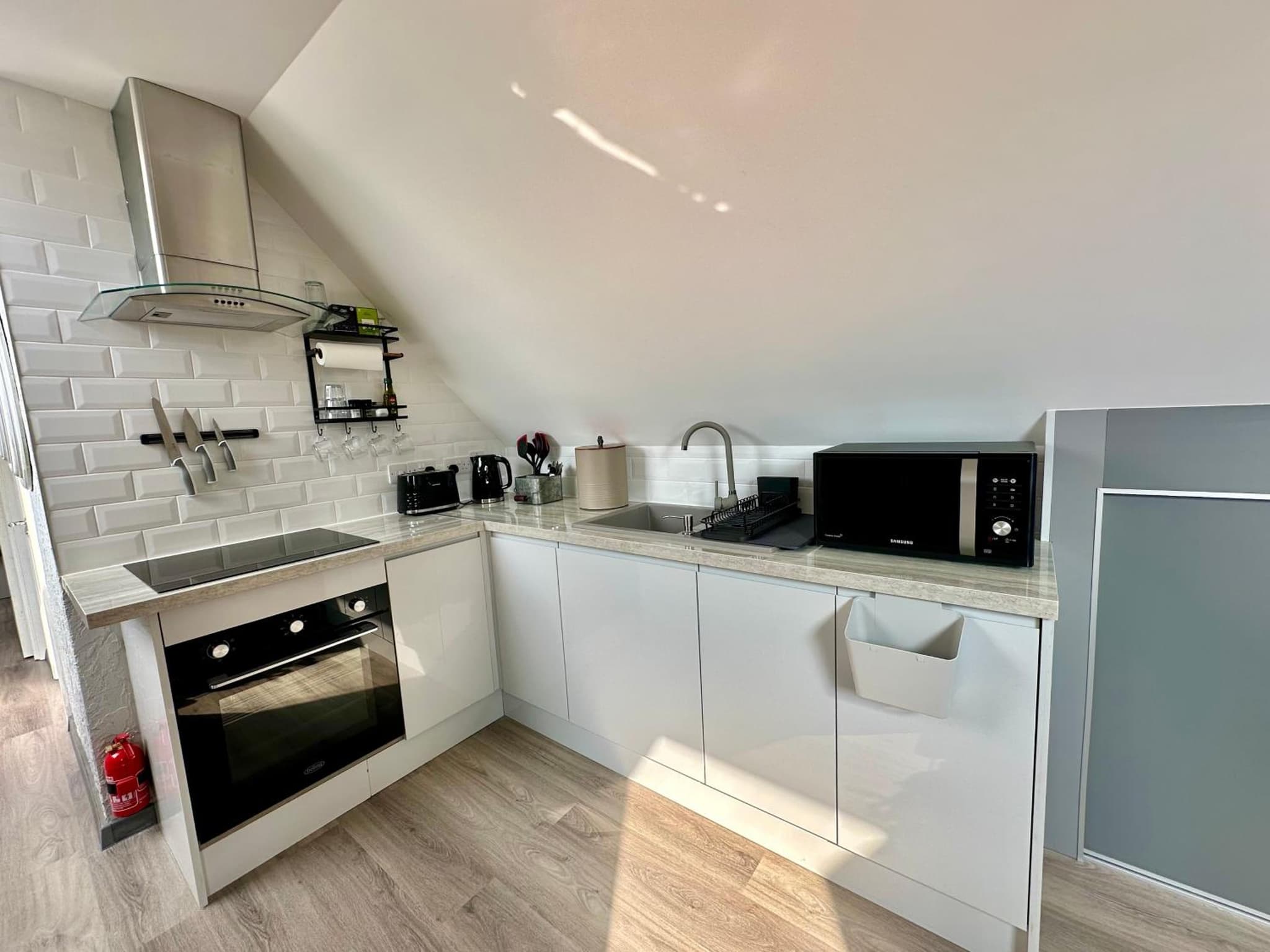 Country Haven Comfy & Sleek Apartment photo 5