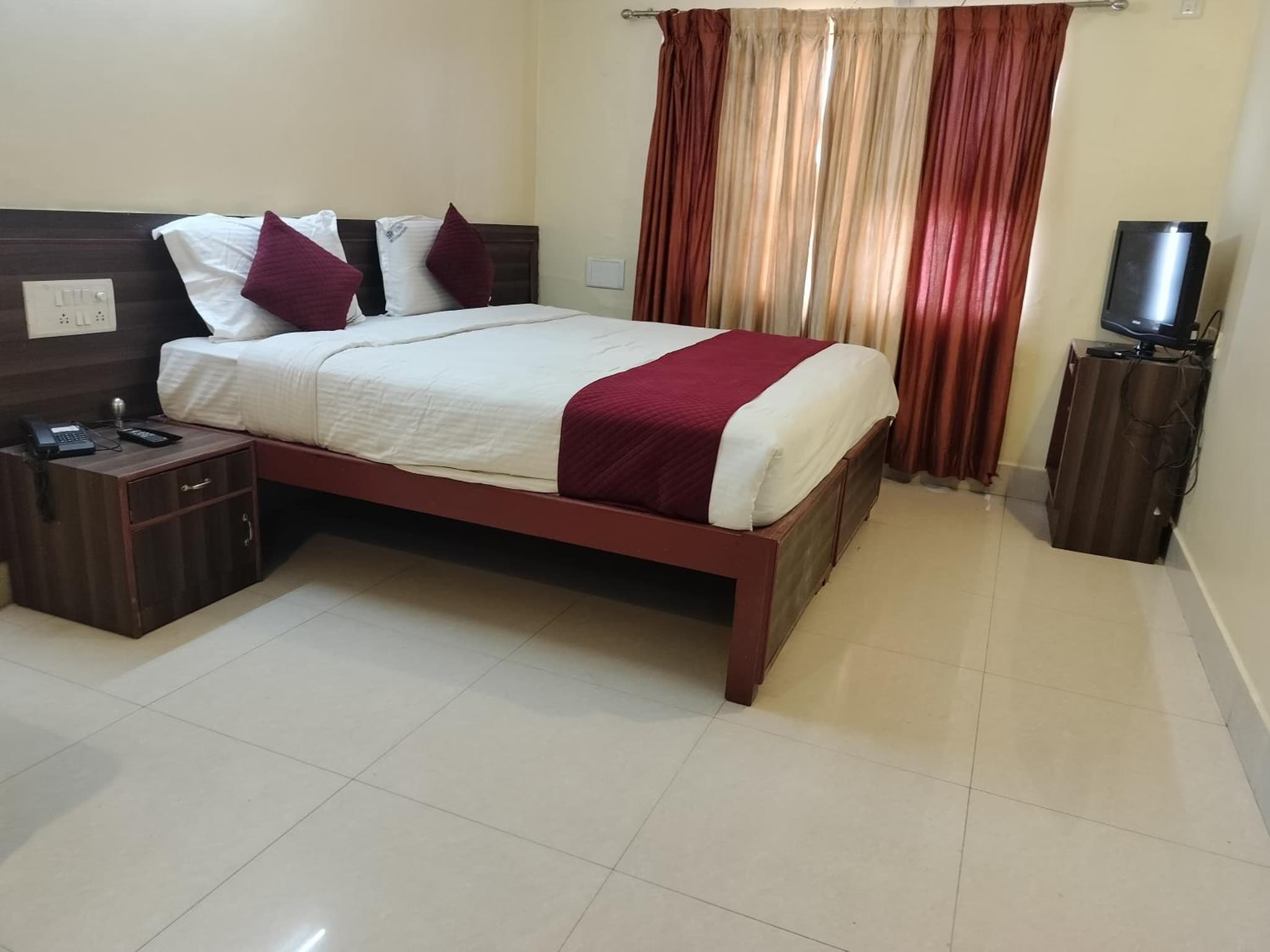 Hotel Vyshak International photo 8