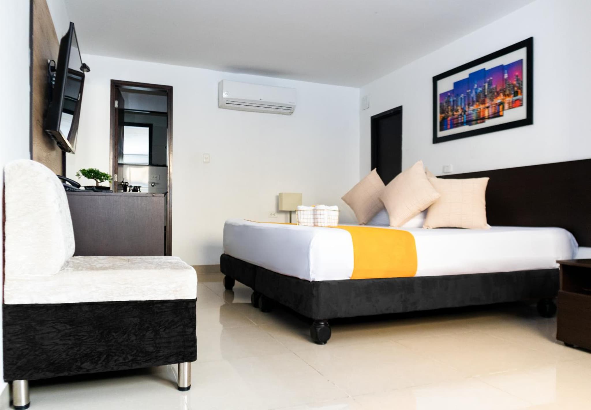 Sixth House Suite photo 2
