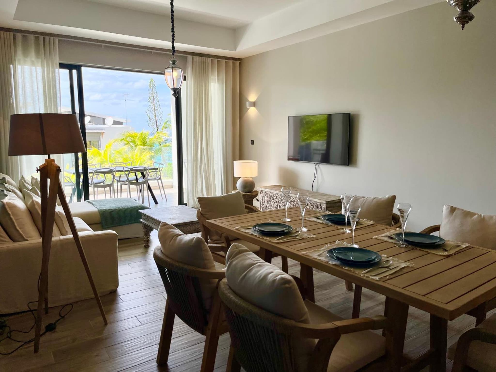 Summer beachfront apartment photo 8