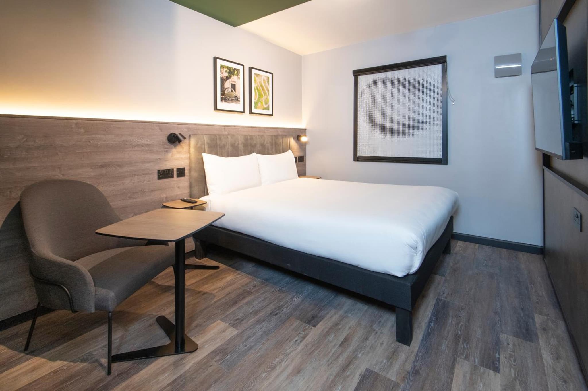 ibis Styles London Gatwick Airport photo 8