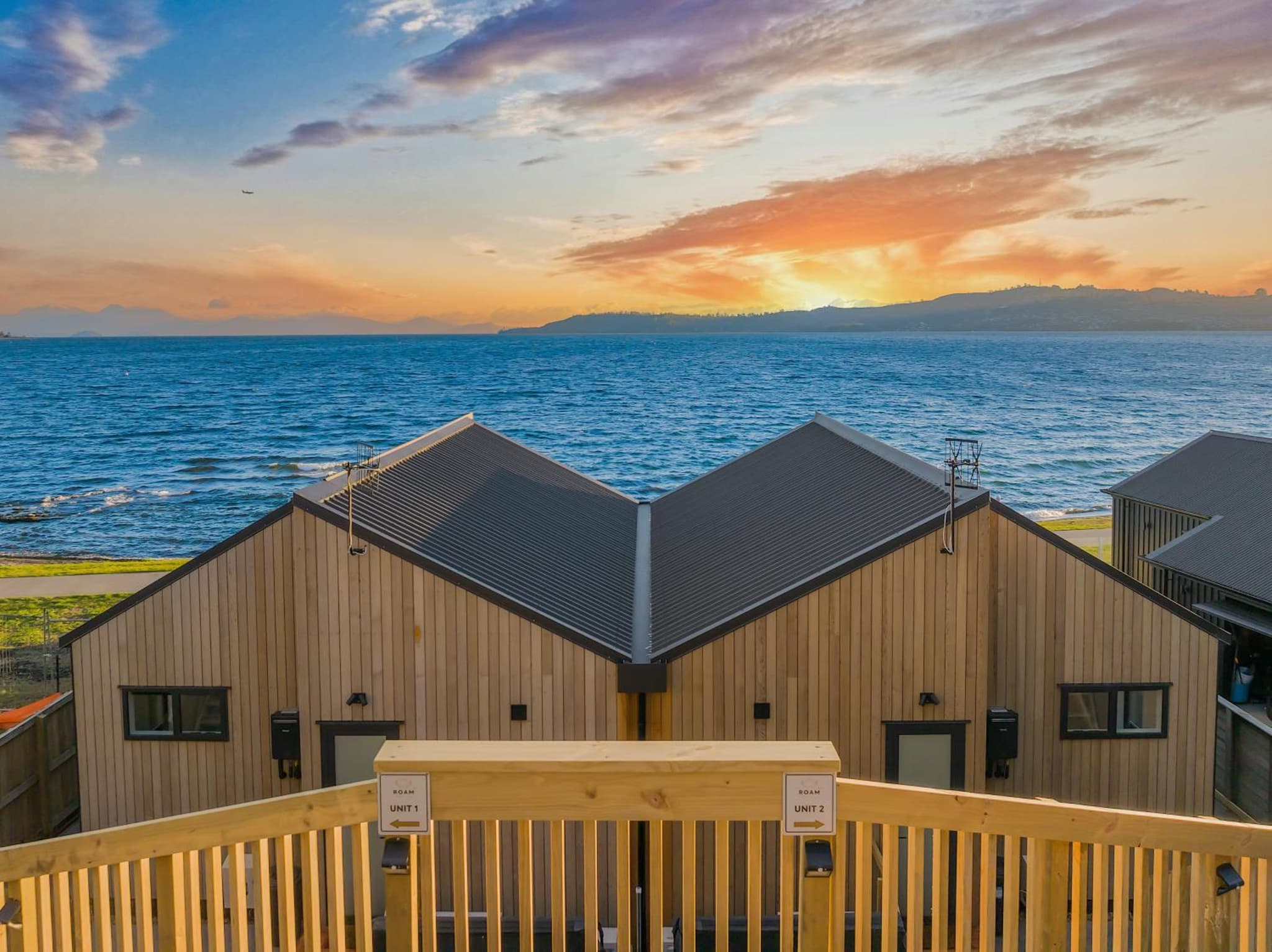 Roam Taupo Lake Front Unit 1 - Spa Pool photo 2