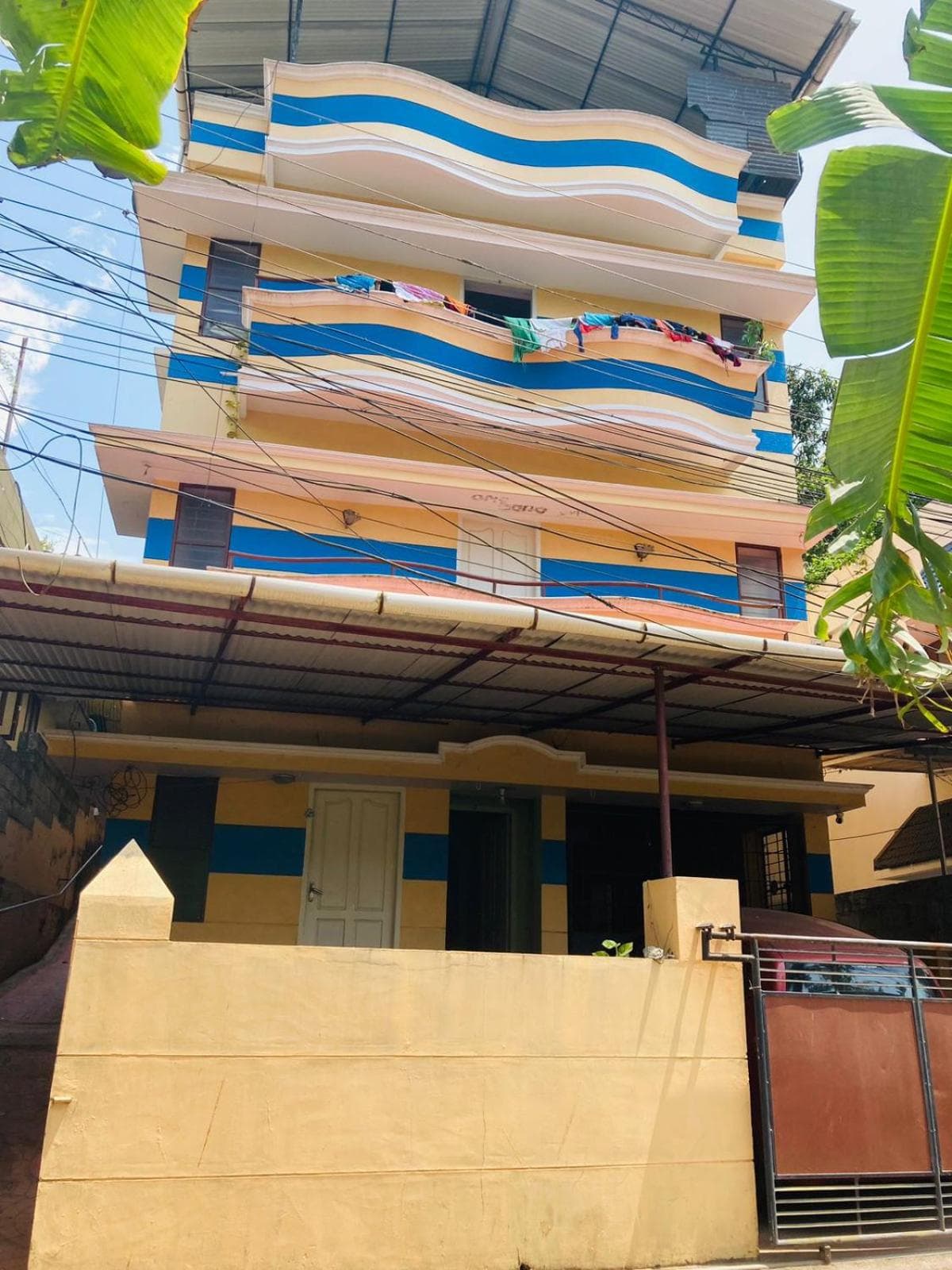Cozy n spacious air conditioned furnished 3BHK