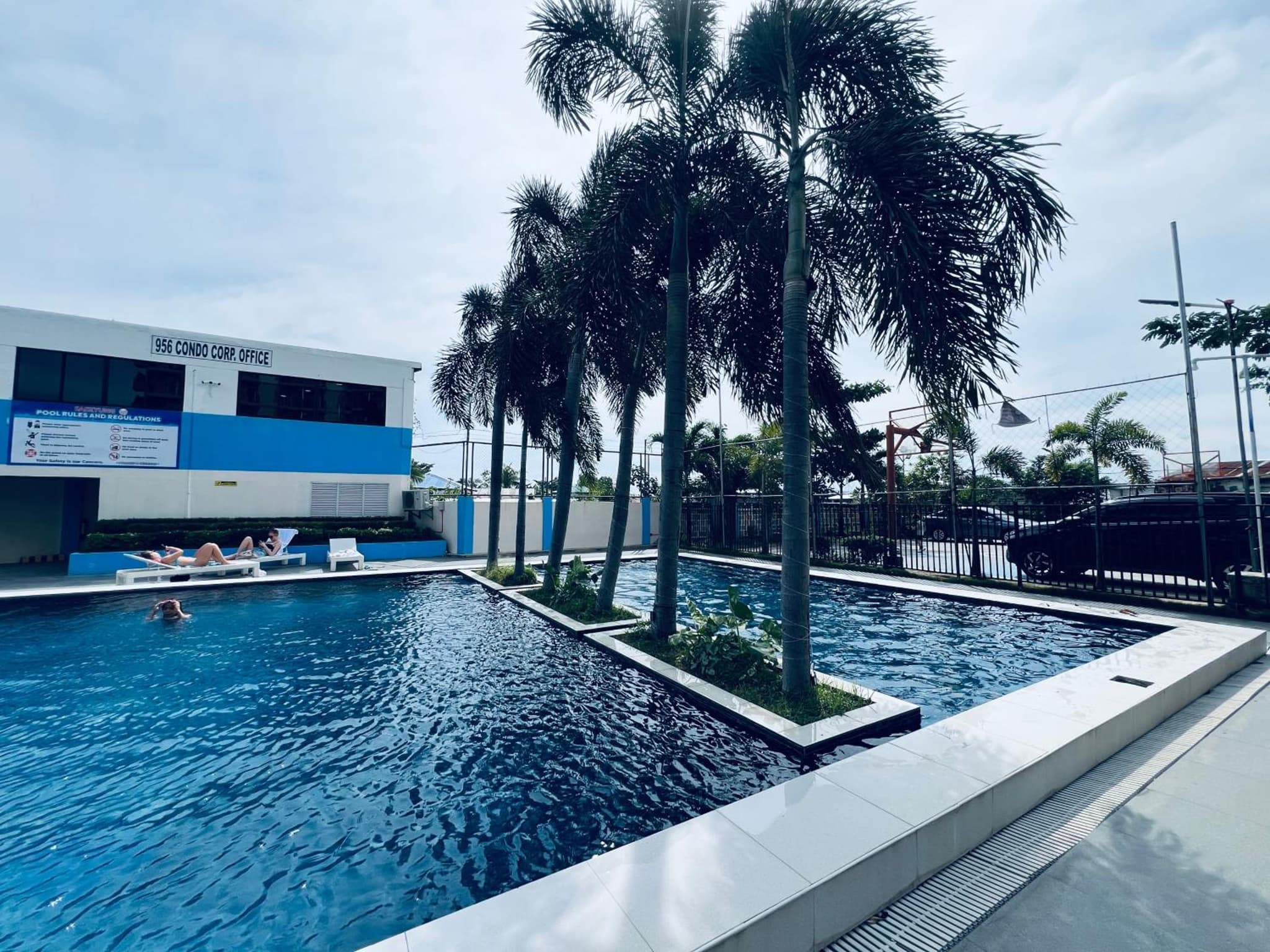 Affordable Condo with Fast Wifi & Near Airport photo 5