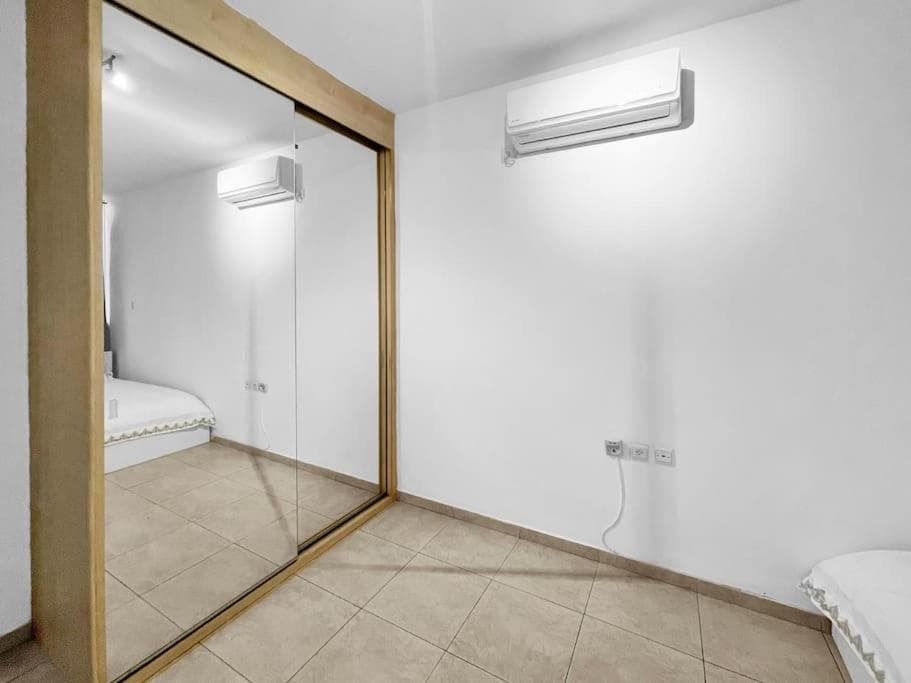 Elegant Beachside Apartment photo 4