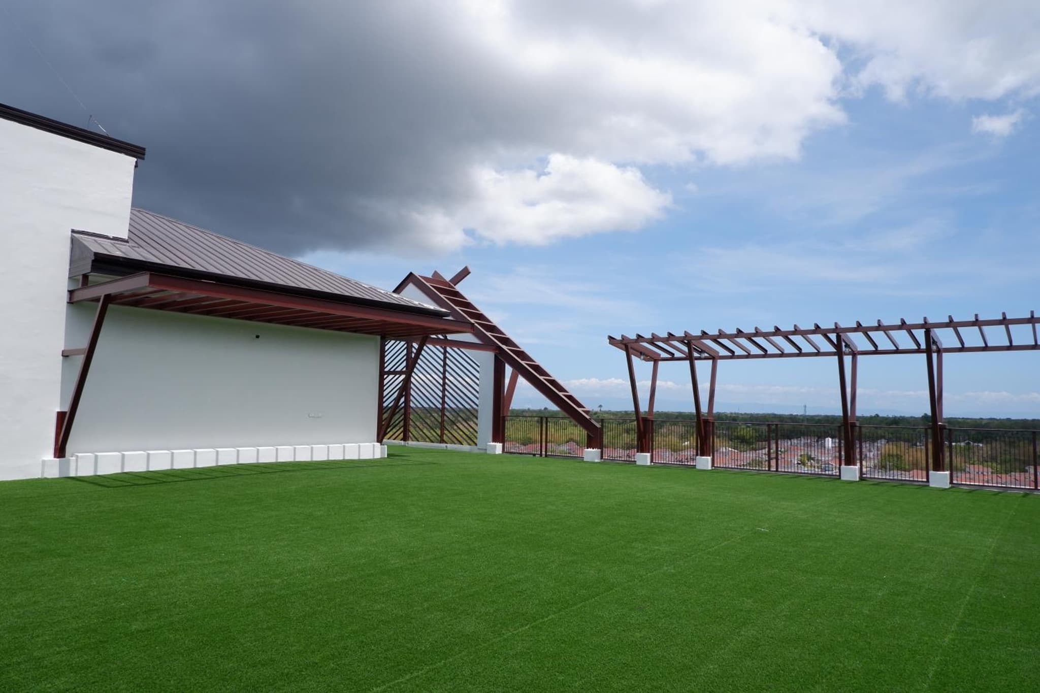 Brand New Condo With Scenic View and Pool photo 2