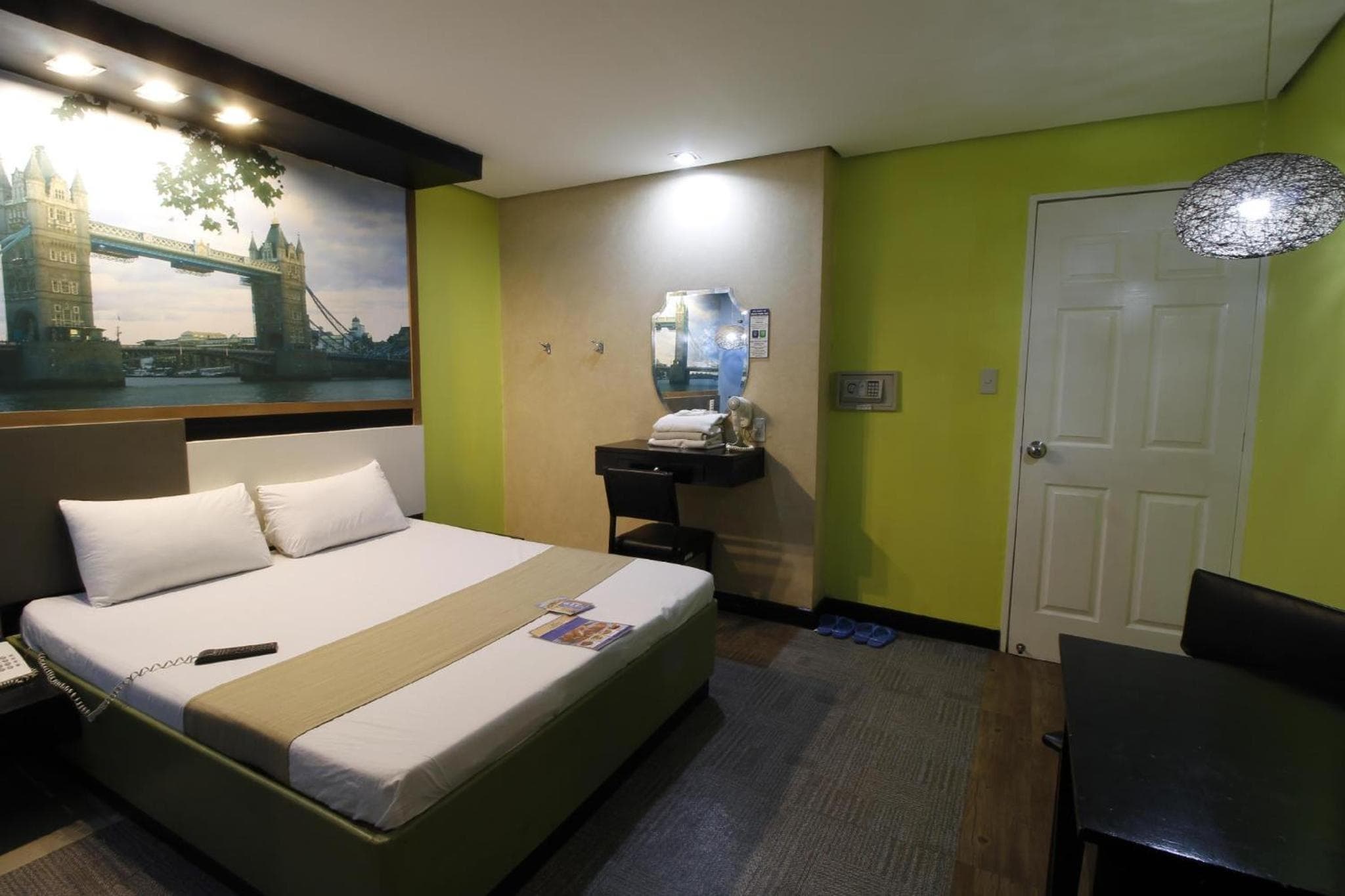 Hotel Dreamworld Araneta Cubao photo 8