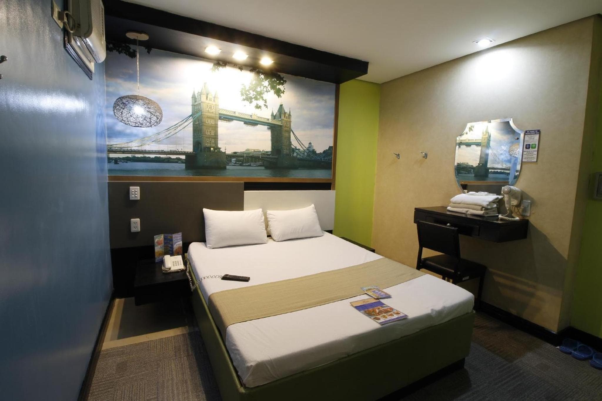 Hotel Dreamworld Araneta Cubao photo 2