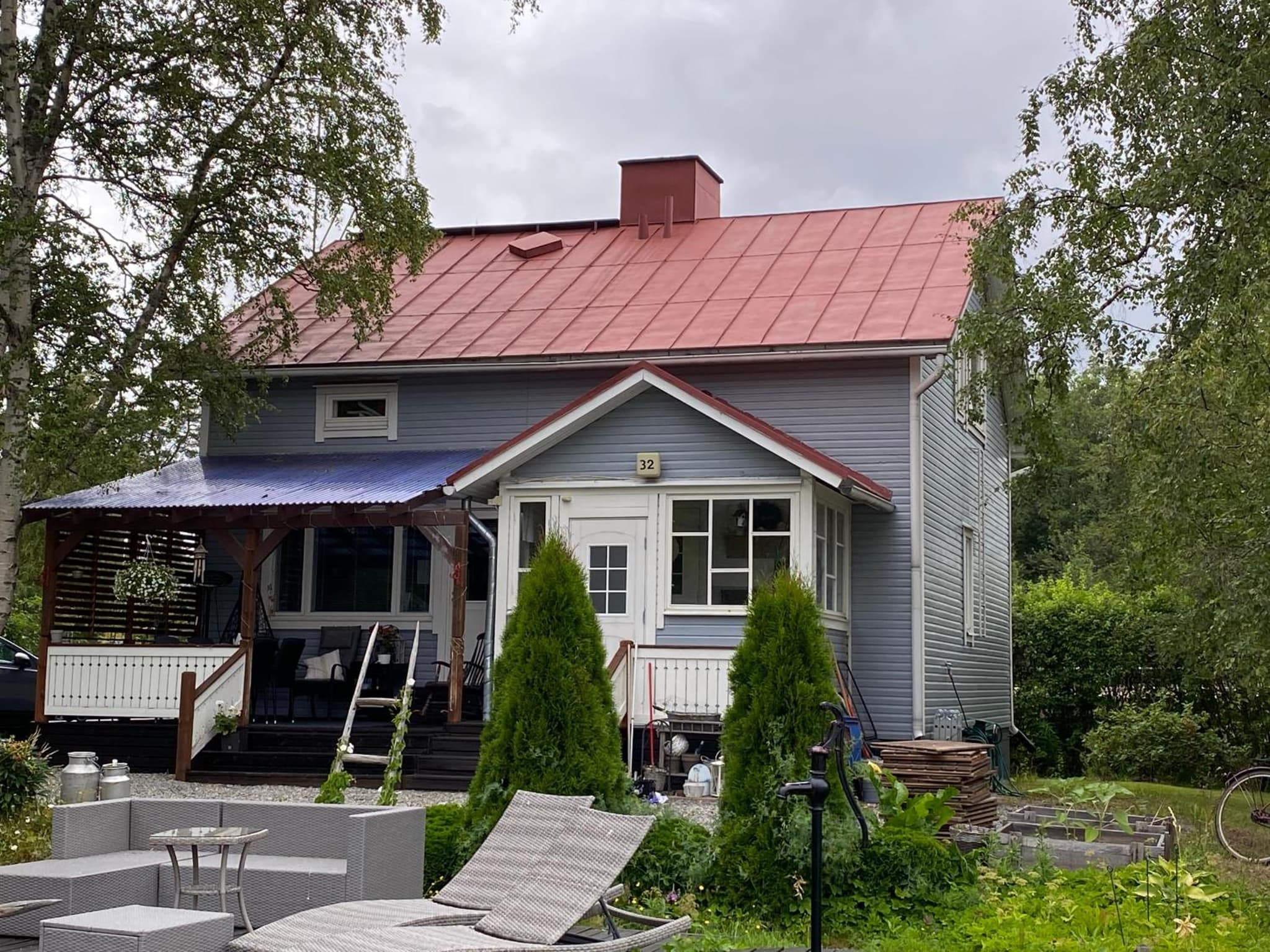 Idyllic upstairs apartment with two bedrooms