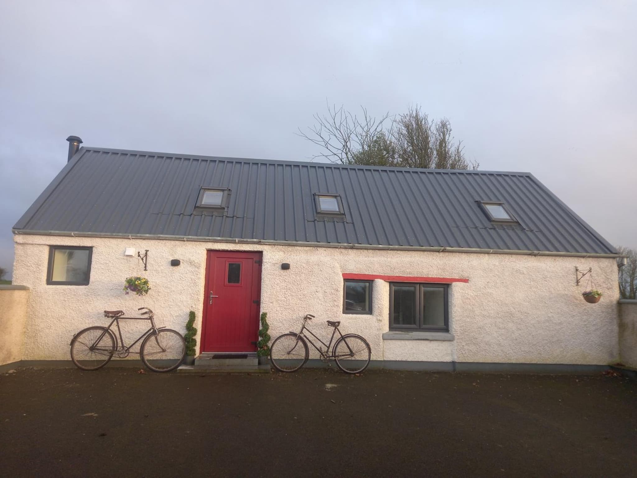 Kitty's Cottage - Horse and Jockey, Cashel