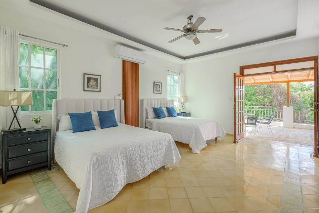 Villa Rosa: Modern Colonial Home with Pool photo 5