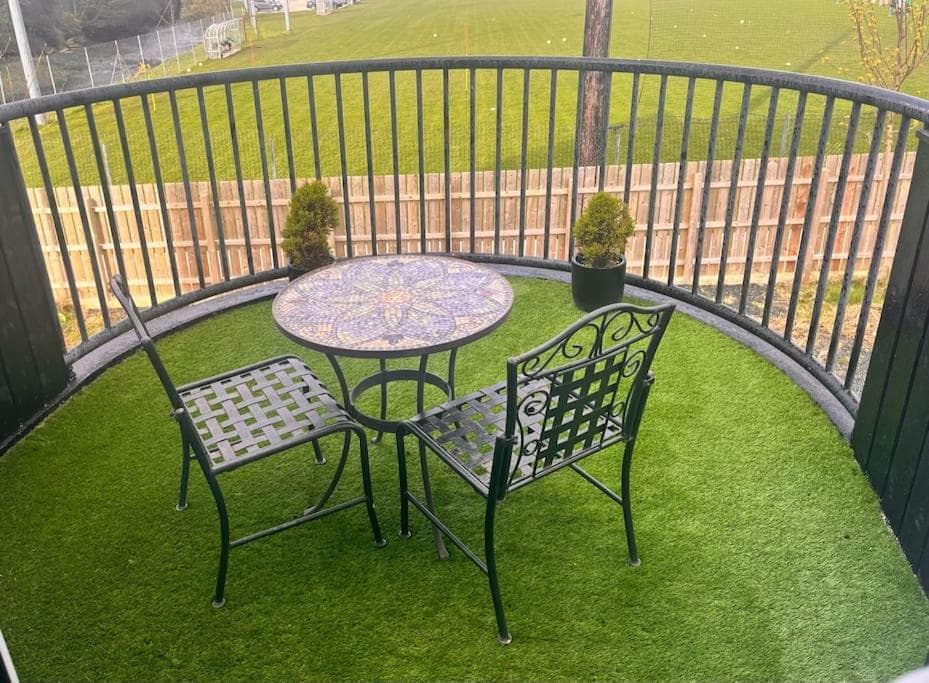Spacious 4 BR, Perfect Location photo 7
