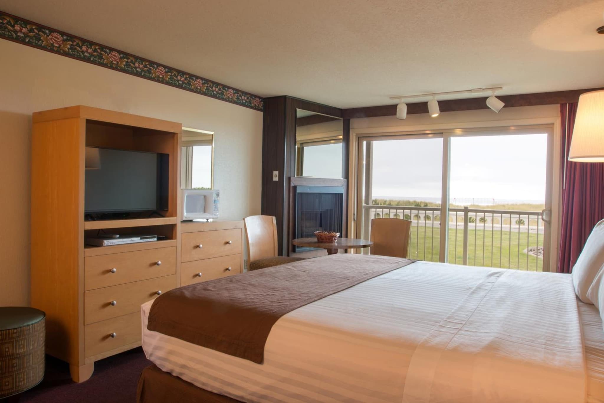 Hi Tide Oceanfront Inn photo 5