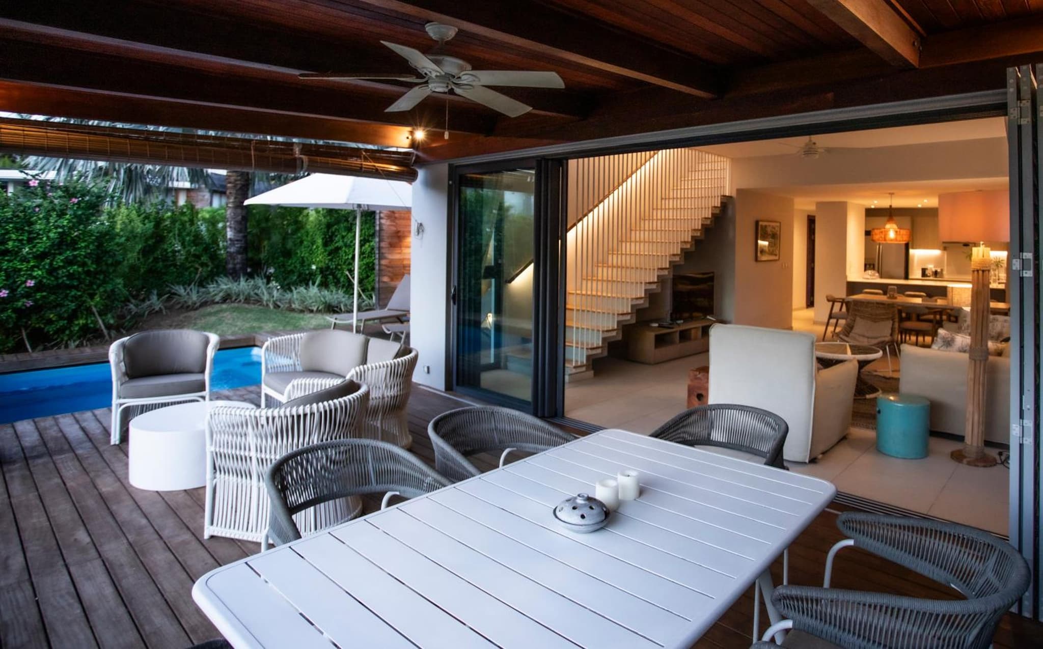 Beachfront Luxury Villa & pool photo 7