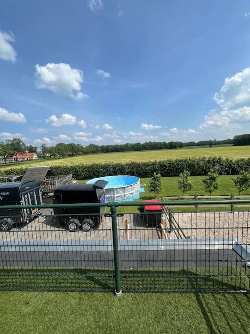 Logeren boven paarden photo 3