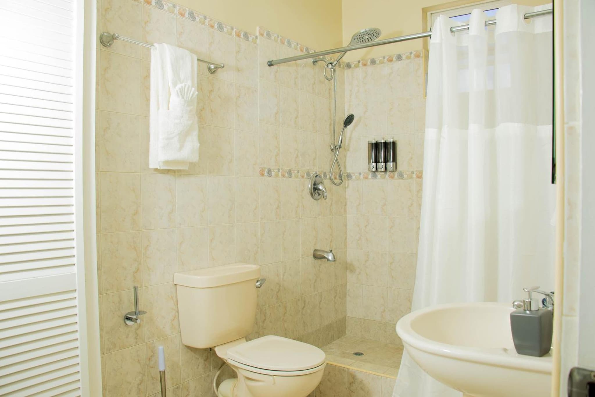Vale View Manor photo 2
