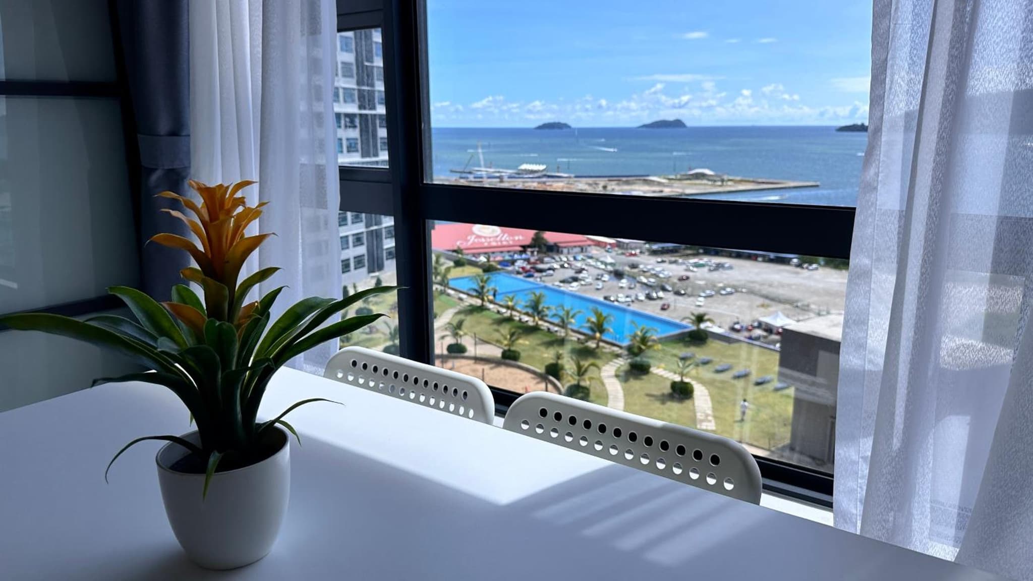 JQ1 SEA & POOL or CITY View WIFI I WASHING MACHINE for Some Units I CUCKOO WATER Jesselton Quay by R2 photo 2