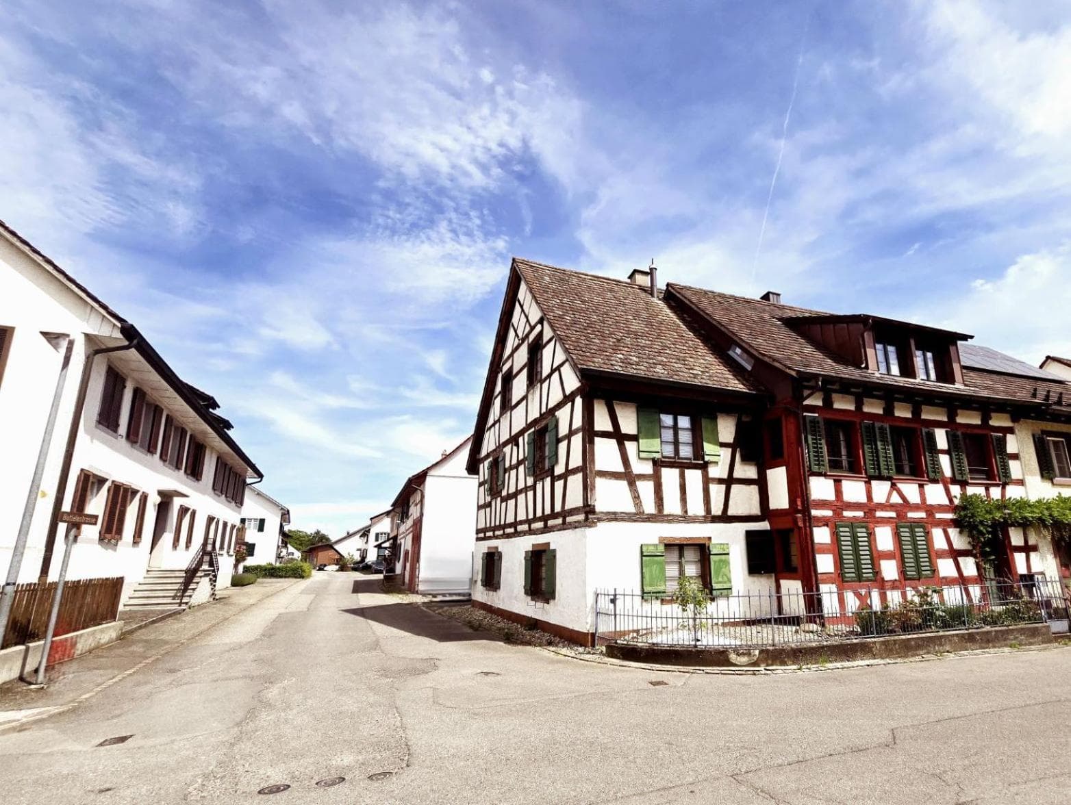 Chalet Happy Cow - Top Lage nähe Bodensee, Rheinfall, Schaffhausen & Zürich - Ländliche Idylle mit Privat-Parkplatz und viel Komfort - 120m2 - 3 Stockwerke photo 3