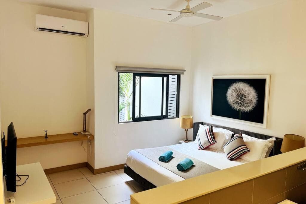 Latitude Luxury Seafront Suite photo 4