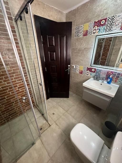 Elegant Brand new 2 bedroom flat photo 3