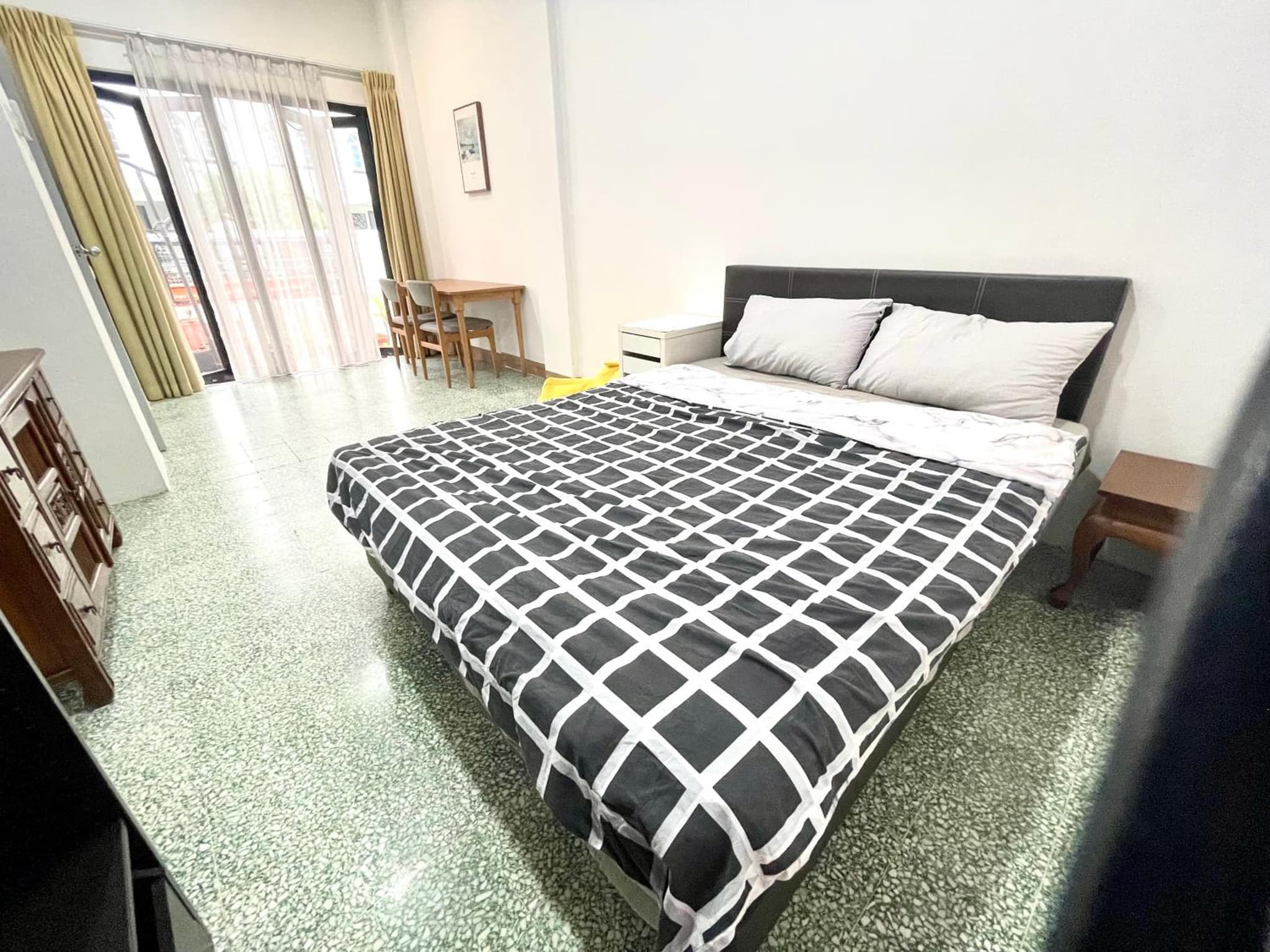 Convenient Rare house in central city photo 5