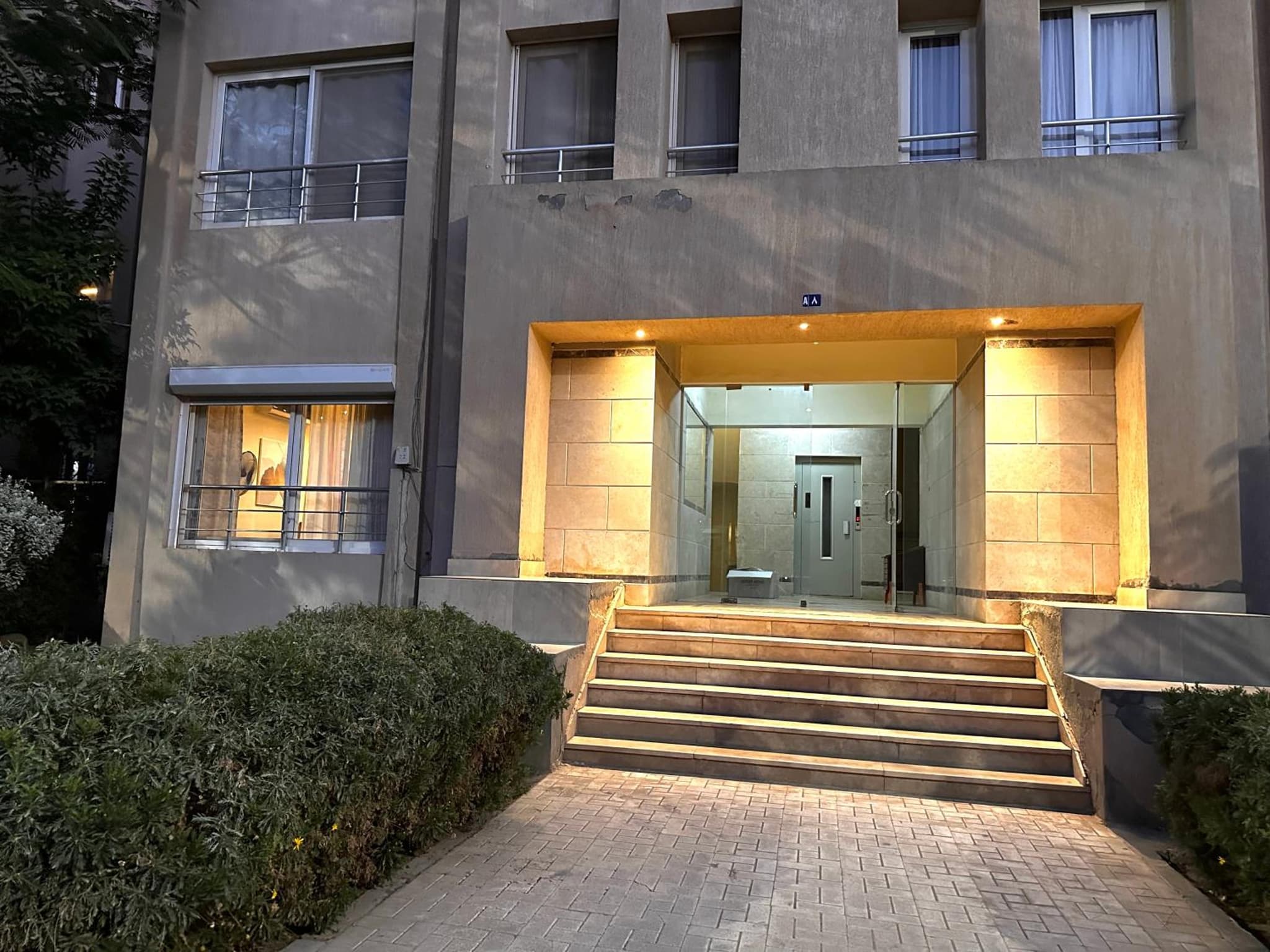 Top rated 1bedroom in Karma compound Sheikh Zayed - only families & single travelers