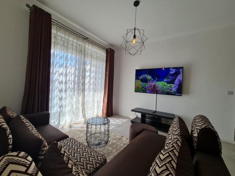 Lovely 2-bedroom apart, next to Park, Free Parking
