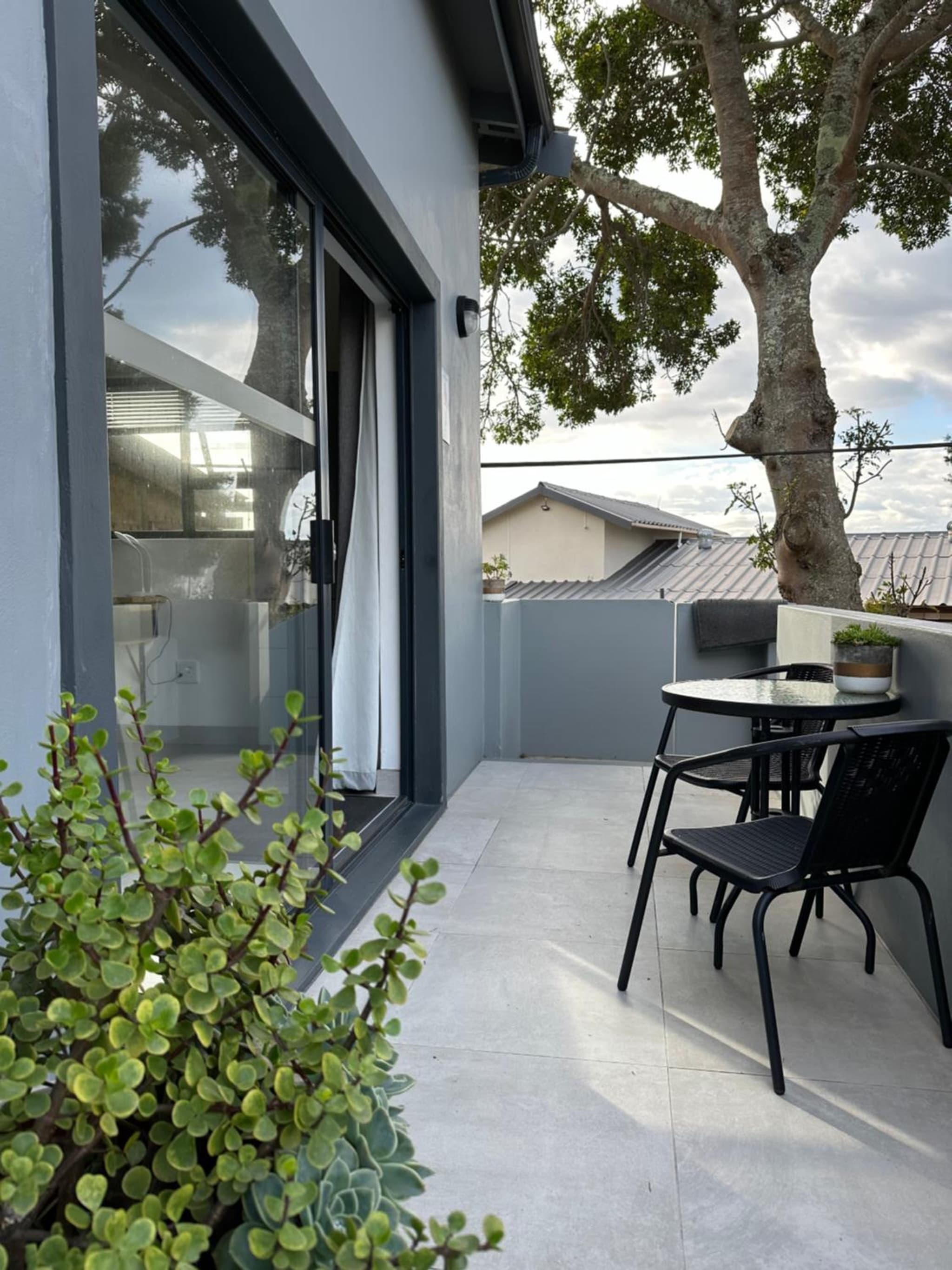 Modern apartments downtown photo 6