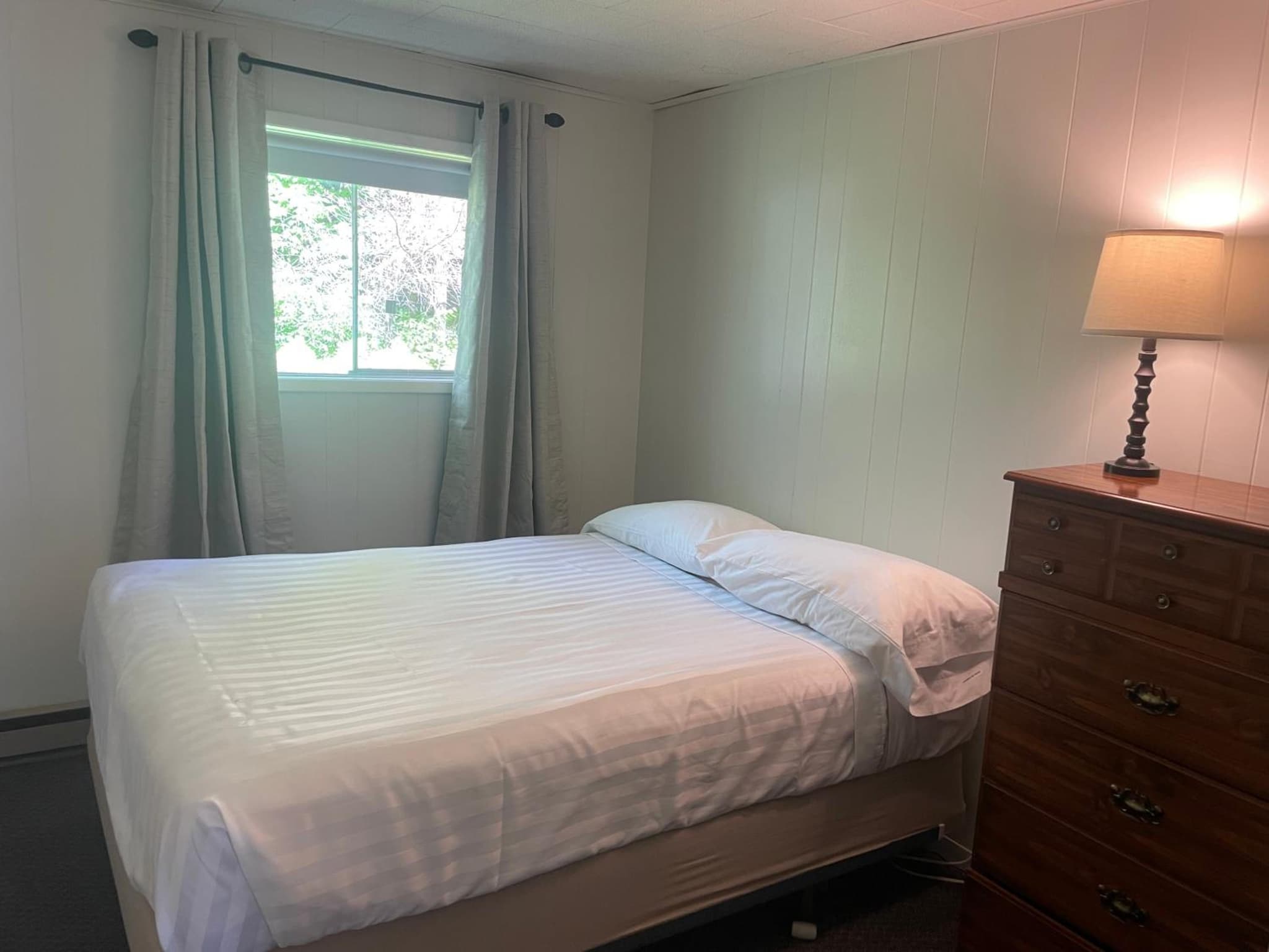 Colonial Bay Motel and Cottages photo 2